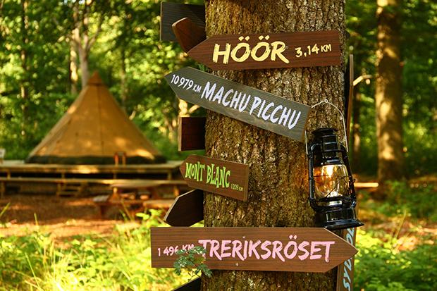 Skanes Djurpark Camp Oak distance sign
